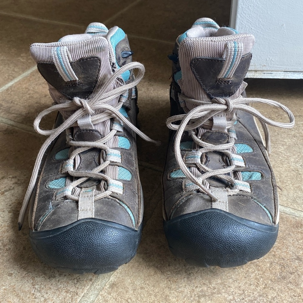 Keen women size 9 waterproof hiking boots